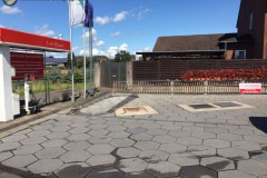 Bodenreinigung einer Tankstelle von ausgelaufenem Diesel