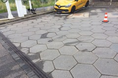 Bodenreinigung einer Tankstelle von ausgelaufenem Diesel